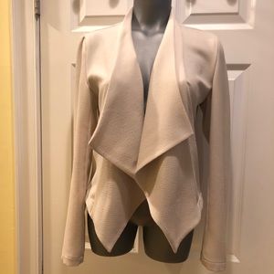 Chelsea & Theodore open blazer 💛